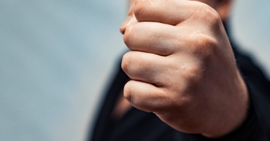 Compressed fingers pointing forward.